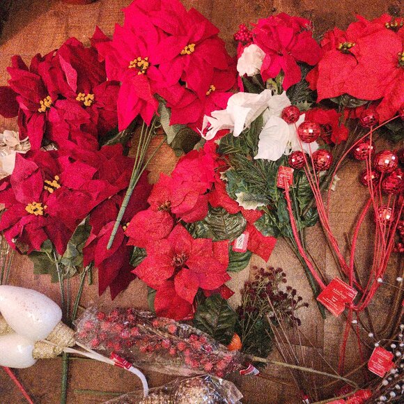 Box of Ashland christmas Noel Flowers/Holiday Decor Mixed Lot Deluxe Bush Box - Picture 3 of 15